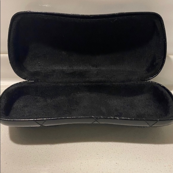 Chanel glasses case - Picture 2 of 2